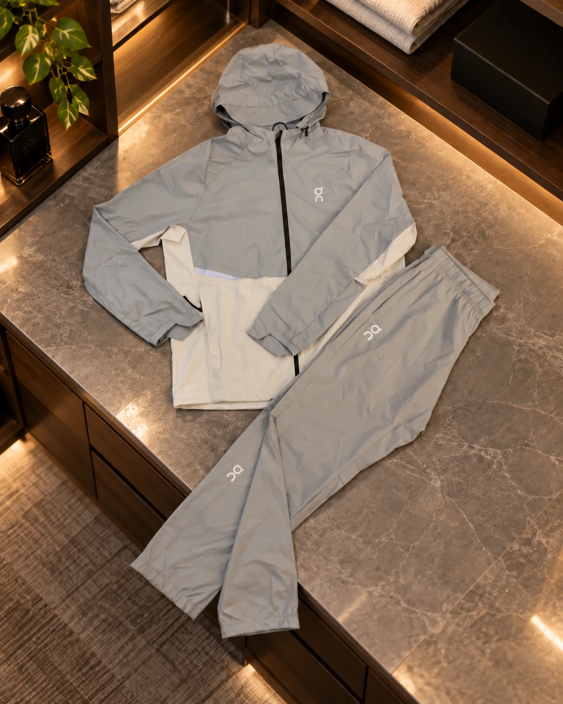 Ensemble On Cloud Gris : veste à capuche gris et ivoire et pantalon gris